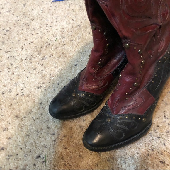 Beautiful boots - Picture 2 of 10